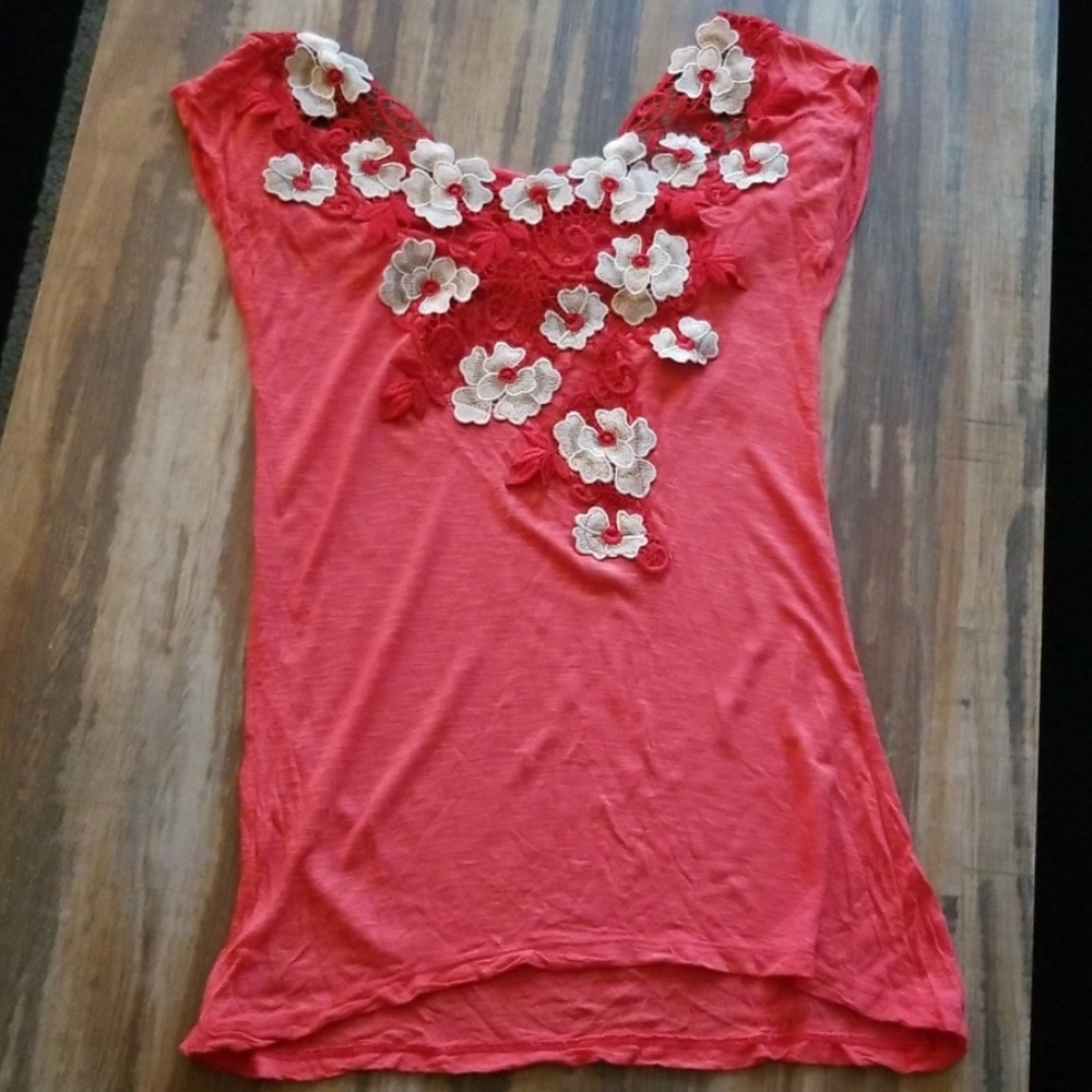 LIKE NEW Buckle Daytrip Short Sleeve Top